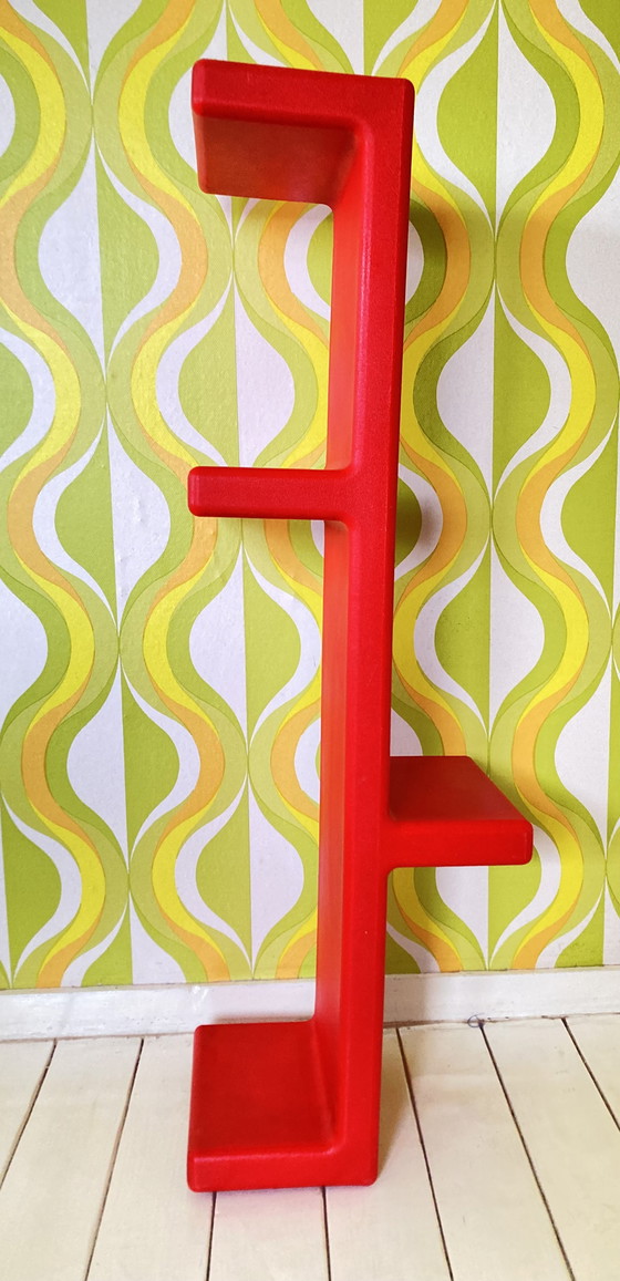Image 1 of Étagère Serpent Rouge conçue par Adriano Baldanzi et Alessandro Novelli.