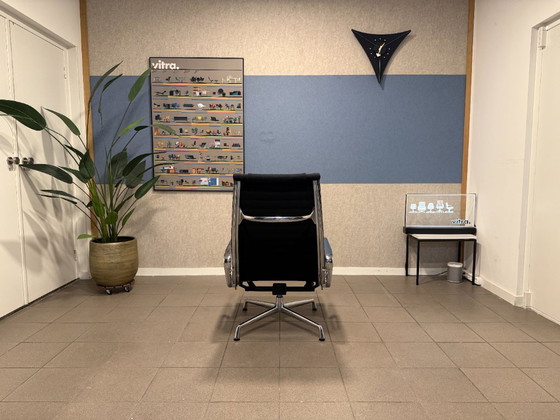 Image 1 of Vitra | Charles & Ray Eames | EA124 | Black Hopsak & Chrome | 1x