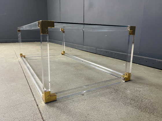 Image 1 of Tavolino da caffè vintage in ottone e lucite nello stile di Charles Hollis Jones, anni '70