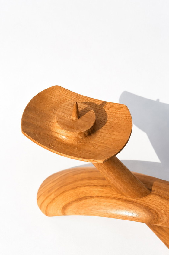 Image 1 of Rare chandelier sculptural en bois sculpté à la main, de style moderne du milieu du XXe siècle, en forme de boomerang.