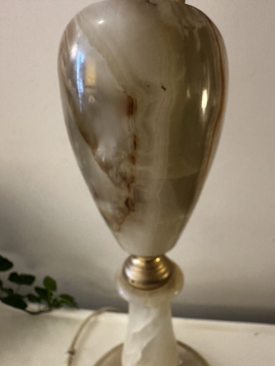 Image 1 of Lampe de table en albâtre avec détails en laiton