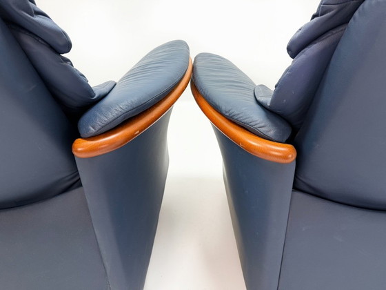 Image 1 of Ekornes Stressless – Paar verstellbare Drehsessel – Blaues Leder & Buche