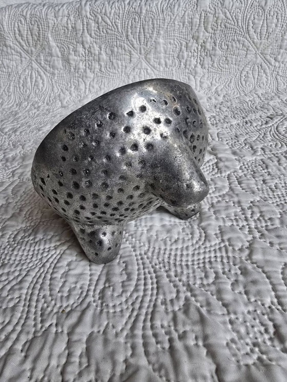 Vintage hammered metal tripod dish – brutalist catchall – Decorative Objects, Aluminium (photo 4 of 5)