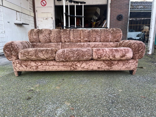 Sculpturaal ontworpen Italiaanse bank uit de jaren 70