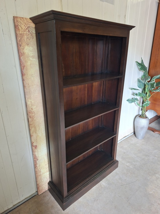 Image 1 of Dimensiones de la librería colonial de teca: 98 x 34 cm y 180 cm de alto.