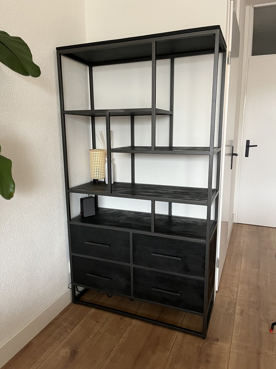 Image 1 of Armoire en métal noir et bois (de manguier) avec tiroirs