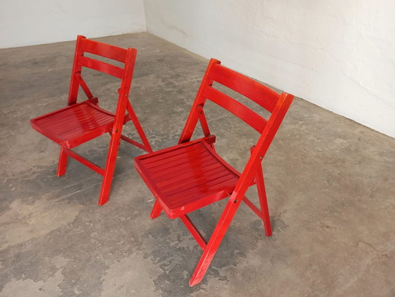 Image 1 of 2 x vintage rode houten klapstoelen