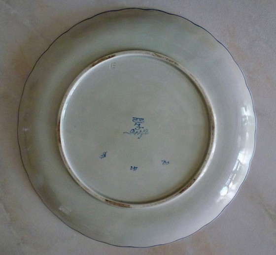 Image 1 of Ancienne assiette murale produite par De Porceleyne Fles