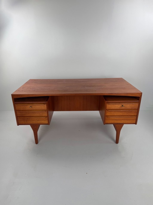 Bureau de direction Valdemar Mortensen – Design sculptural en teck danois, années 1960