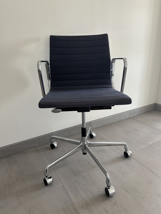 Vitra EA 117 bureaustoel