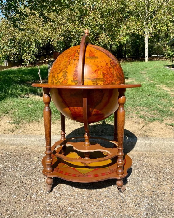 Image 1 of Bar a forma di globo su ruote degli anni '60