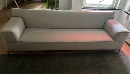 Divano Bloq a 4 posti, disponibile in magazzino, colore grigio ostrica (lana di cotone). – Design on Stock, 3 5 zitsbanken