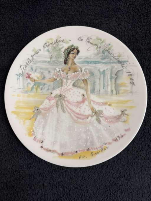 Raro juego completo de platos decorativos de Limoges Les Femmes du Siècle | década de 1970