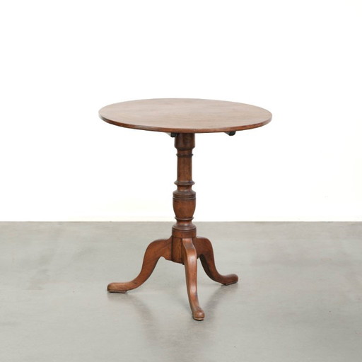 Charmante table anglaise ancienne à plateau basculant avec de très belles couleurs et une magnifique patine