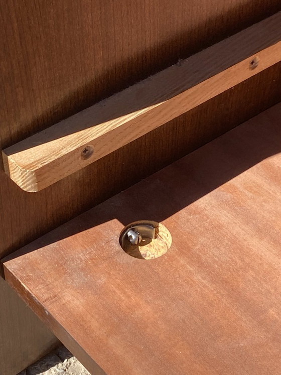 Image 1 of Vintage ladekast uit de jaren 70 van massief iepenhoutfineer met 3 lades.