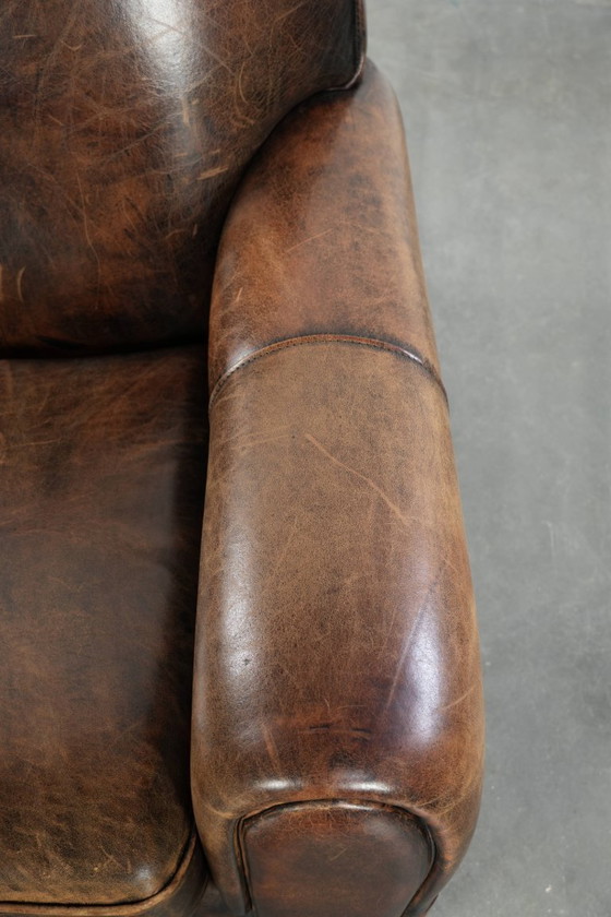 Image 1 of Elegante poltrona dal design Art Déco, rivestita in comoda pelle di pecora.