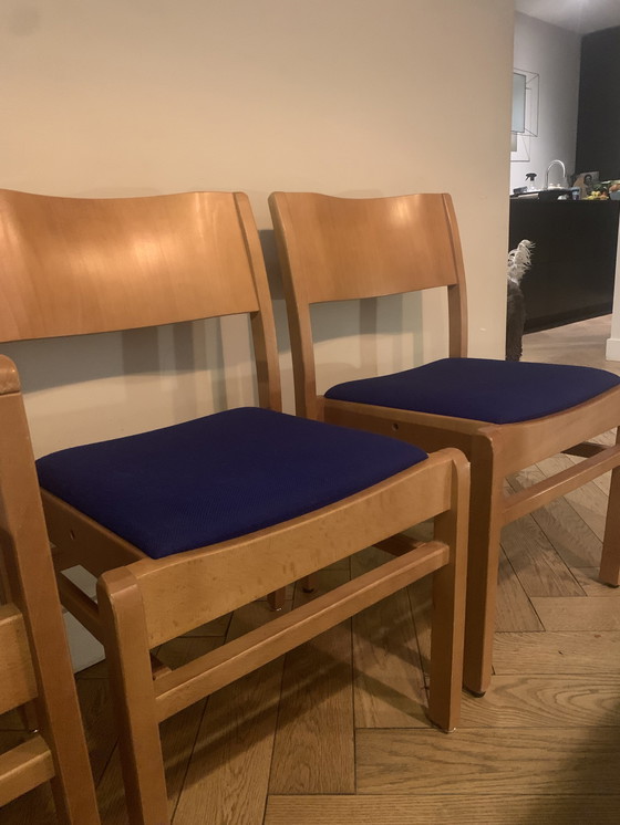 Image 1 of 4 chaises de salle à manger de style mid-century