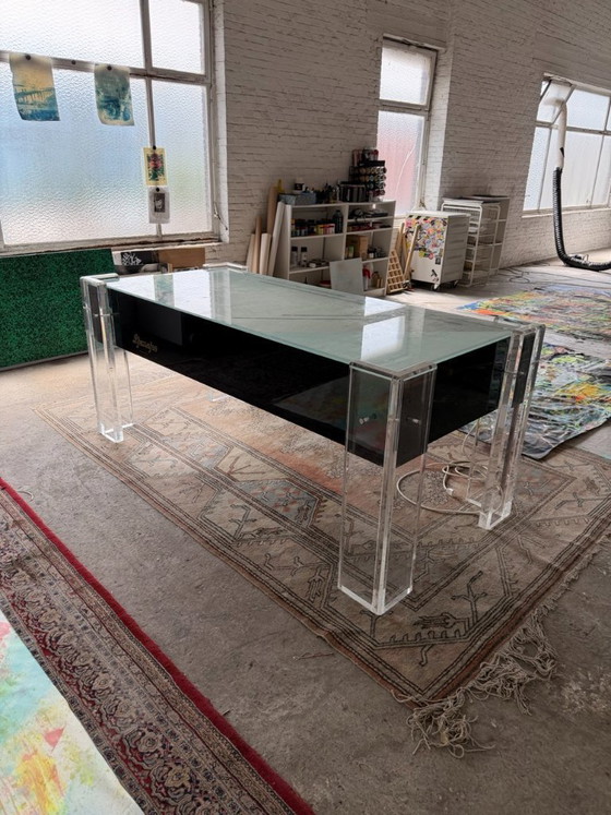 Image 1 of Plexiglas-Schreibtisch mit Glasplatte und Beleuchtung – Design der 90er Jahre