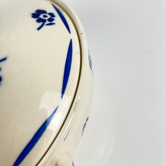 Image 1 of Badonviller semi-porseleinen terrine met blauw bloemenpatroon, begin 20e eeuw.