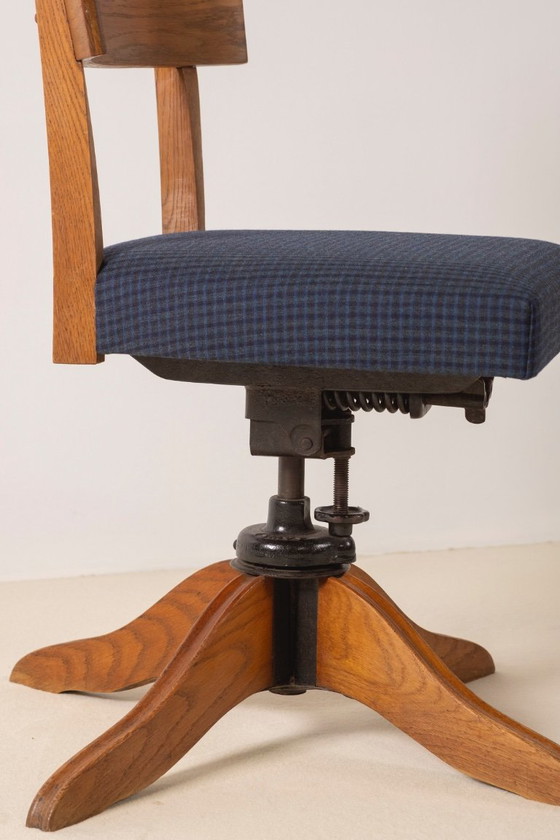 Image 1 of 1930s Swedish Oak Swivel Office Chair by SMV