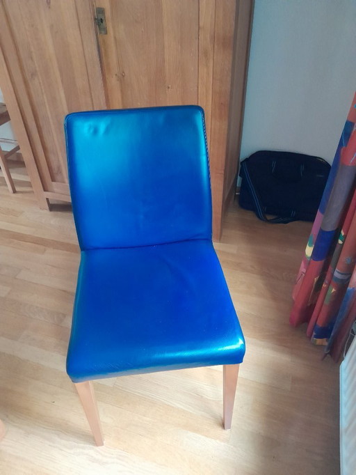 6 Poltrona Frau eetkamerstoelen Liz, kobaltblauw leder en kersen kleurig Beuken onderstel