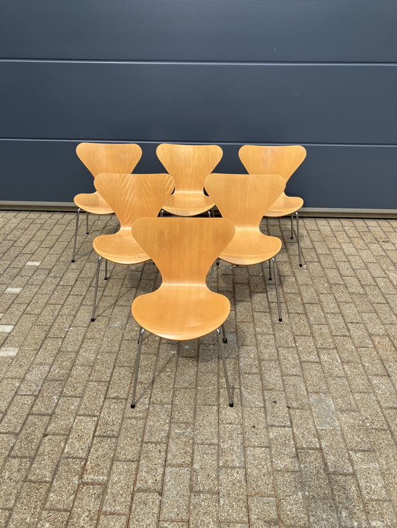 Image 1 of Fritz Hansen series 7 Butterfly chairs natural wood 1988