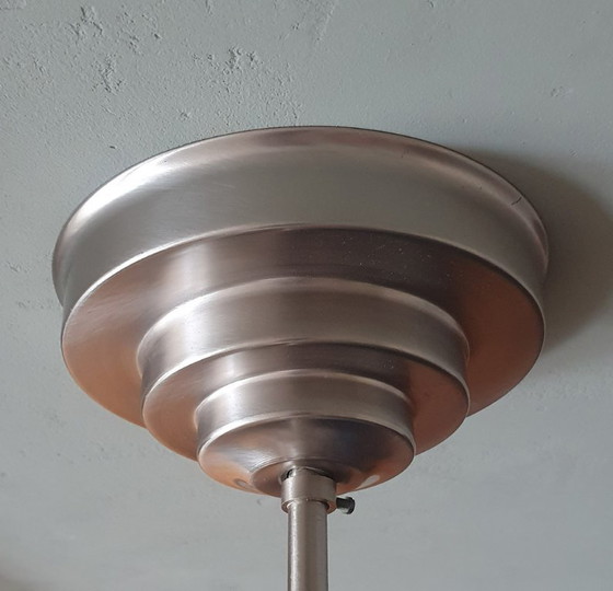 Image 1 of Lampada a sospensione Art Déco 'Eikel'. Vetro opalino con cornice in nichel opaco.