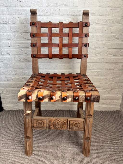 Sedia spagnola in legno con rivestimento in cuoio