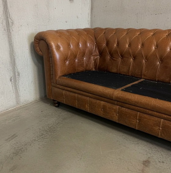 Image 1 of Braunes Chesterfield 4-Sitzer-Sofa