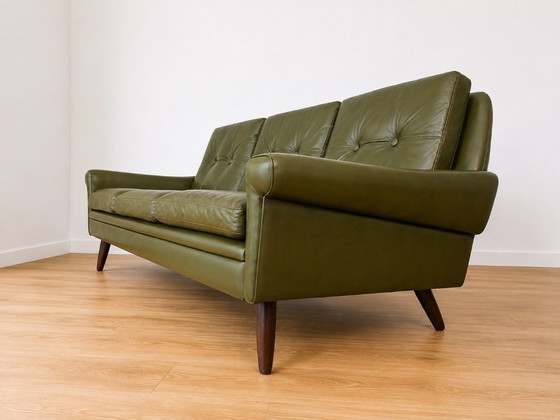 Vintage Danish Svend Skipper 3 Person Sofa In Olive Green Leather 1960s – 3-5 seaters (photo 2 of 5)