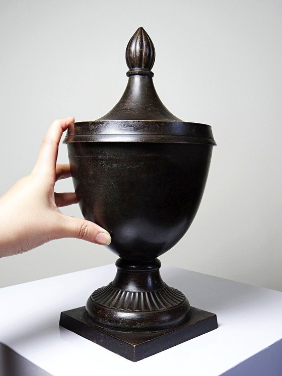 Image 1 of Casseruola con coperchio in stile Impero, in metallo patinato effetto bronzo, India, anni '60-'80