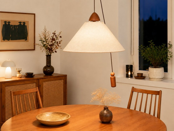 Lampada a sospensione vintage DOMUS 2435 Rise & Fall – Legno e tessuto – Design tedesco di metà secolo (photo 2 of 10)