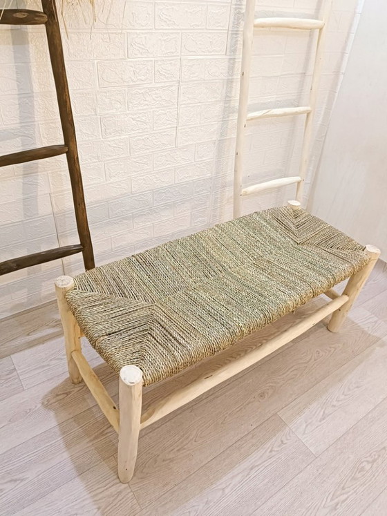 Handgemaakte Marokkaanse houten bank met natuurlijk geweven zitting – Bankjes, Rattan, Wood (photo 9 of 9)