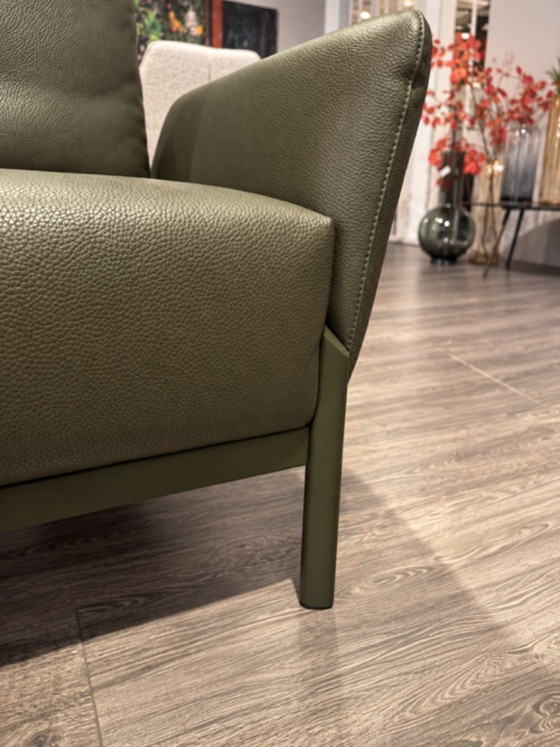 Poltrona LEOLUX ENNA 1 posto in pelle Senso avocado con base colore personalizzato – Poltrone, Leather, Metal (photo 2 of 6)