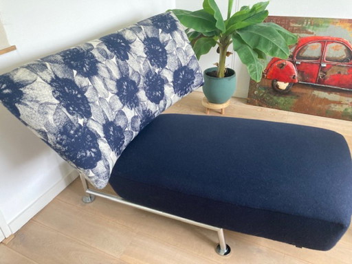 Leolux Akka, Liebessitz und Chaisse Longue, blau mit Blume