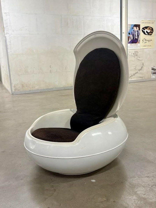 Egg chair