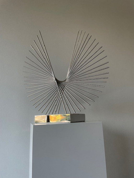 Image 1 of Scultura futuristica in filo di cromo: oggetto astratto modernista