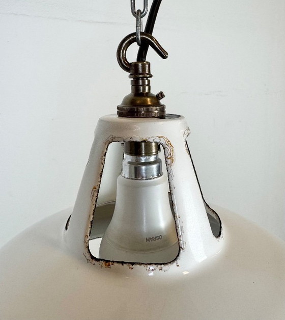 Image 1 of Industriële witte geëmailleerde fabriekshanglamp van Thorlux, jaren 60