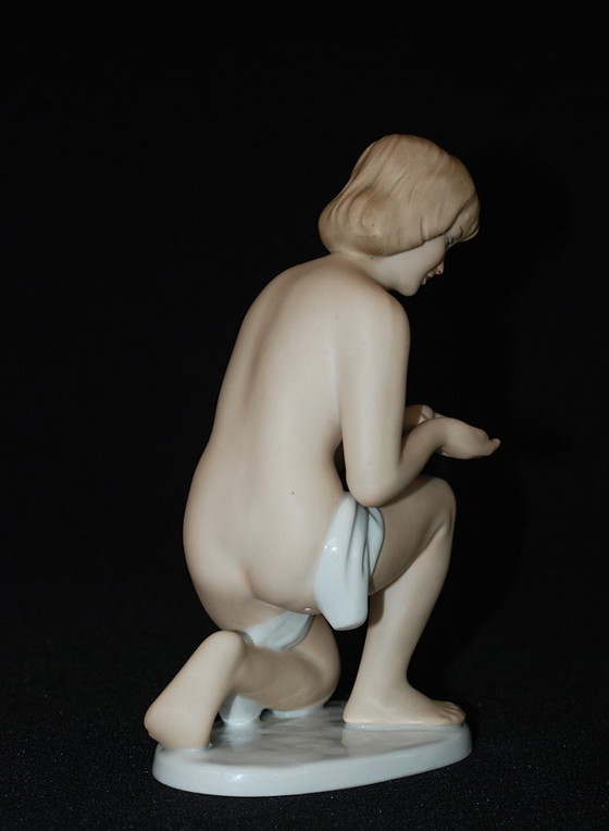 Image 1 of Femme nue buvant, 1964. Manufacture de porcelaine Kurt Steiner de Wallendorf