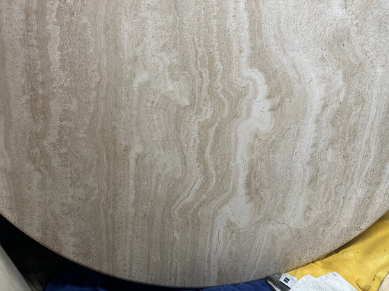 Image 1 of Tavolo da pranzo rotondo in travertino Ø120