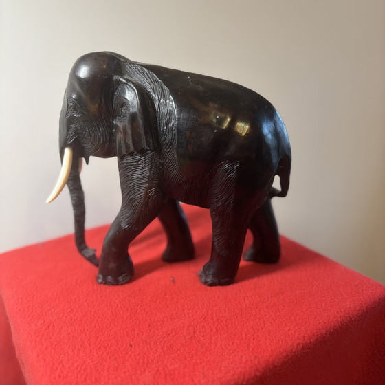 Image 1 of Handgesneden houten Olifantenbeeltje 