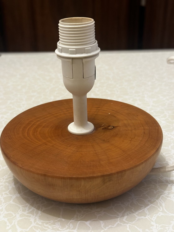 Small Turned Solid Wood Table Lamp – 80s – Vintage (photo 4 of 10)