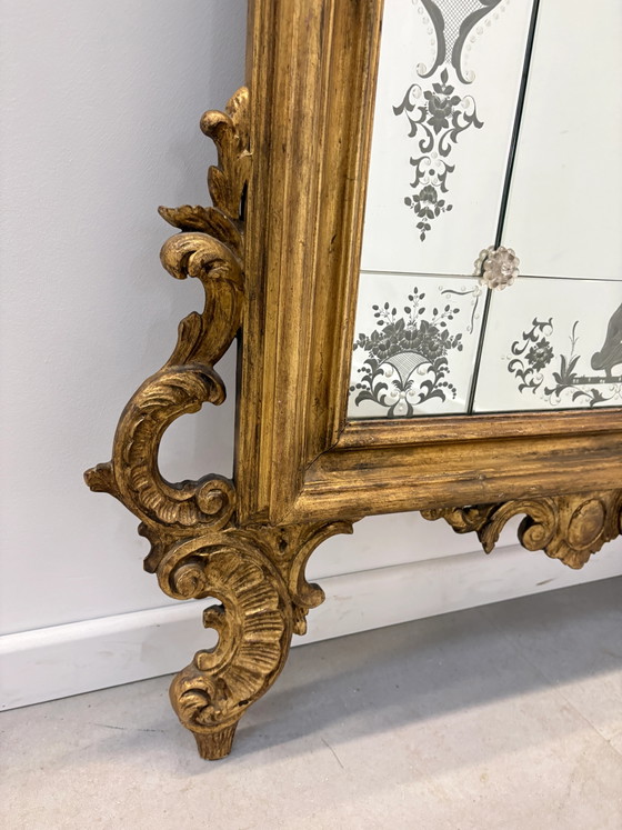 Grande Specchio Rococò Veneziano in Legno Dorato con Vetro Inciso (foto 6 di 9)