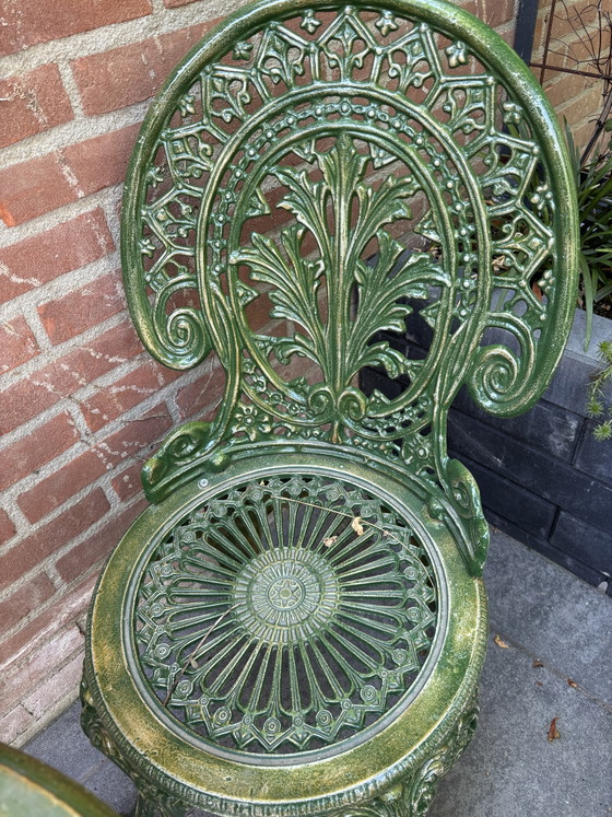 Image 1 of Antikes Bistro-Set aus Gusseisen – 2 Stühle und Tisch