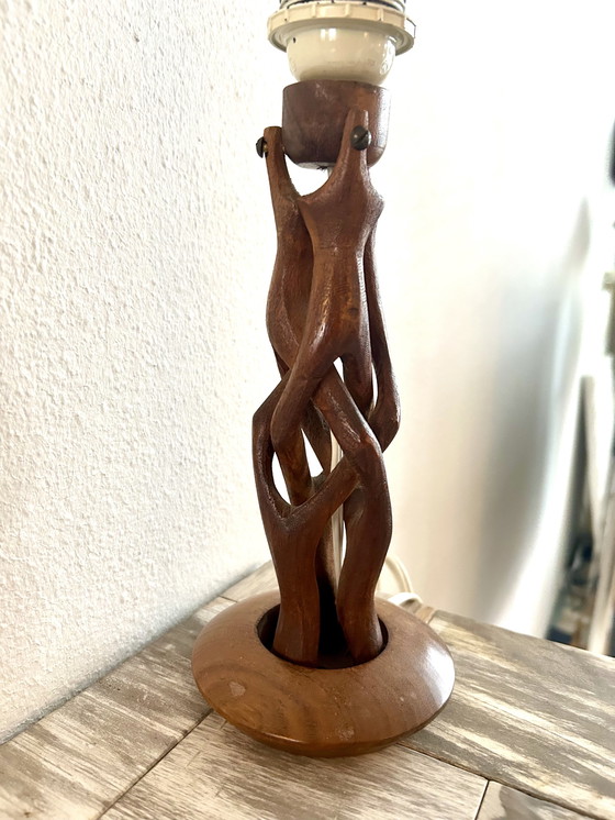 Image 1 of Handgeschnitzte Teakholz-Tischlampe im Mid-Century-Stil