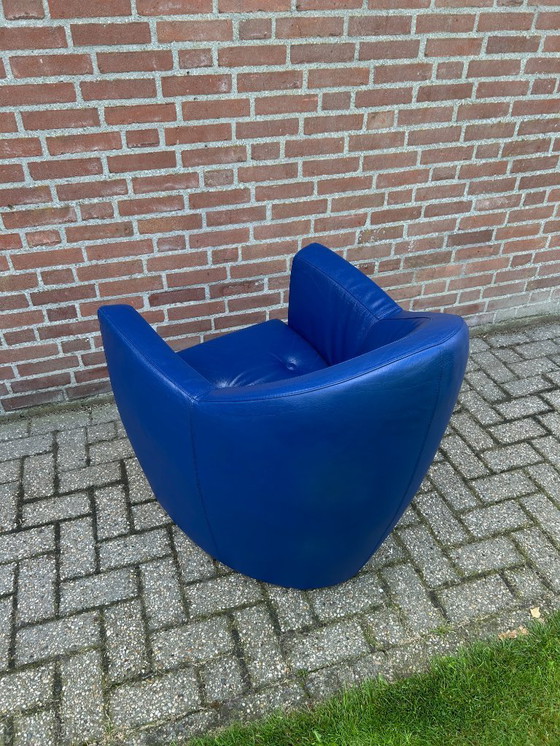 Image 1 of 2x Leolux Carabita armchairs cobalt blue leather