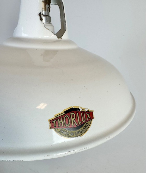 Image 1 of Industriële witte geëmailleerde fabriekshanglamp van Thorlux, jaren 60