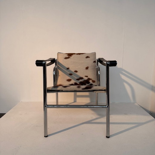 Fauteuil LC1 en cuir de poney