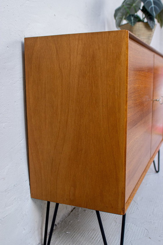 Vintage ladekast/dressoir/minibar van teakhout met notenhouten accenten, midden 20e eeuw, jaren 60. (photo 7 of 13)