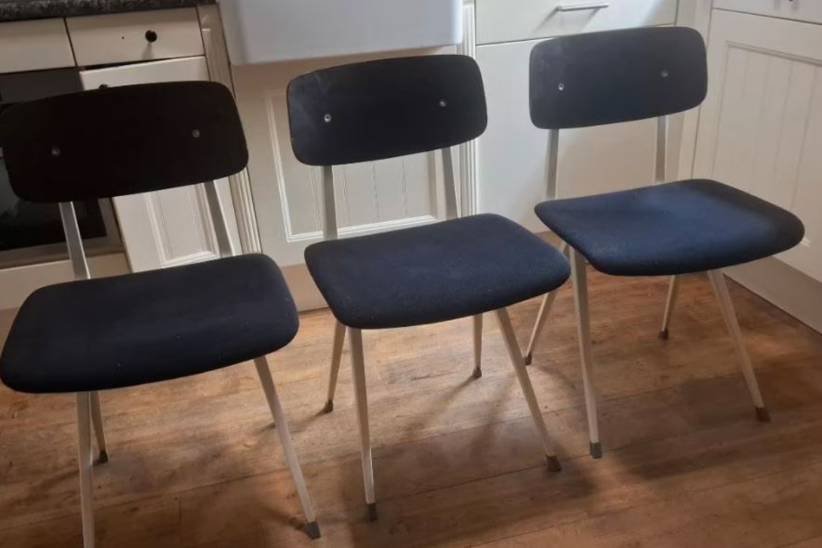 3 upholstered Friso Kramer Revolt chairs by HAY/Ahrend | €400